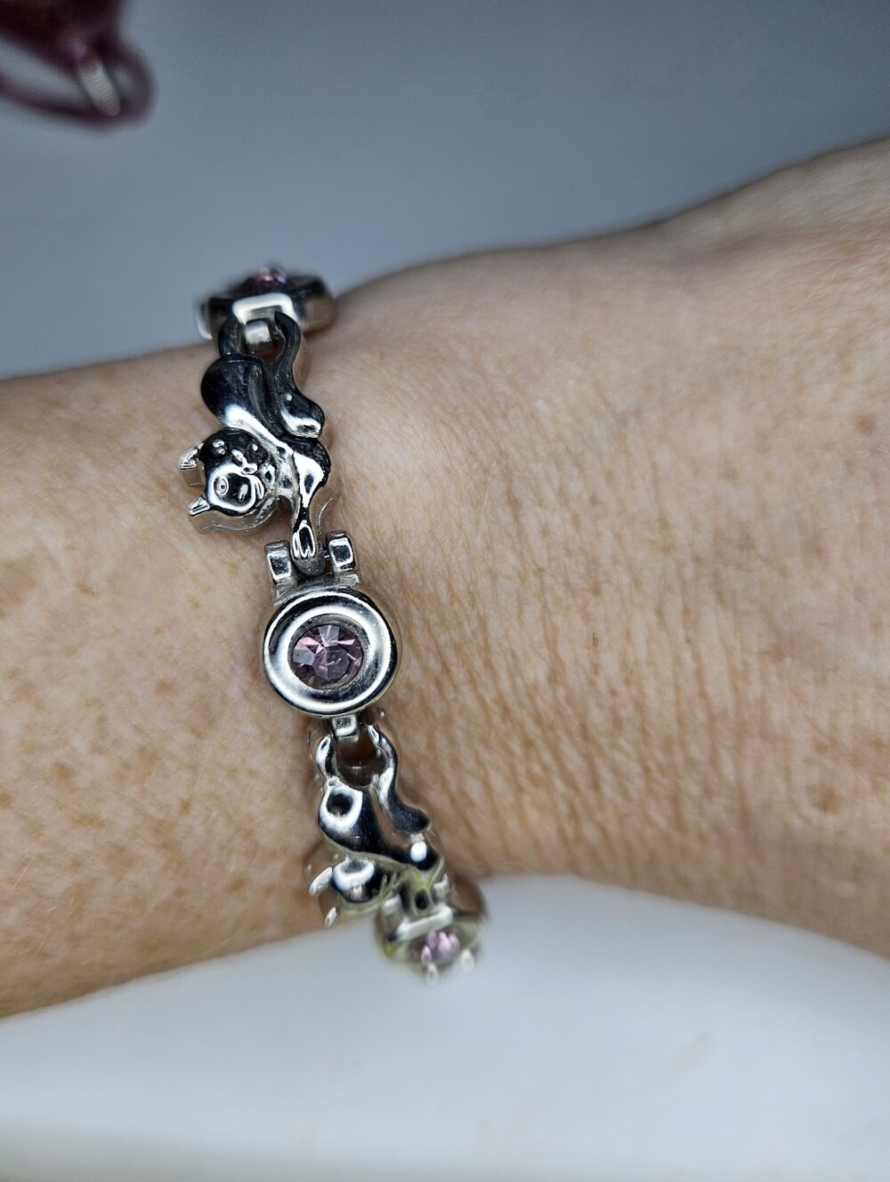 Silvertone Cat bracelet 7"-8" Removable  Extra‎ Link
